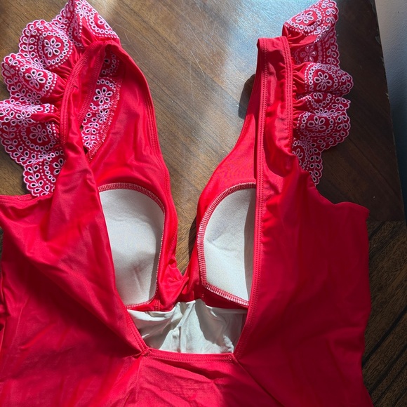 The Ruffle Eyelet Backflip - Picture 6 of 7